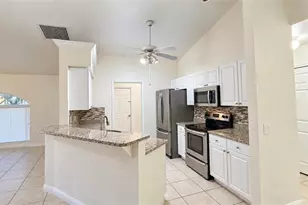 403 SE 22nd St, Cape Coral, FL 33990 - Photo 3