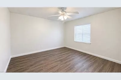 403 SE 22nd St, Cape Coral, FL 33990 - Photo 9