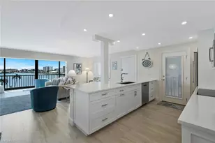 222 Harbour Dr, Naples, FL 34103 - Photo 3