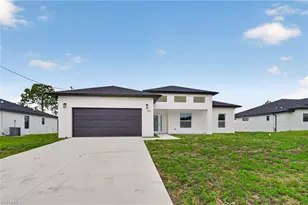 454 Mercedes Ct, Lehigh Acres, FL 33972 - Photo 5