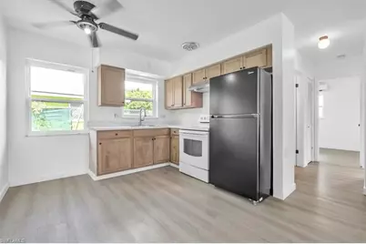 2423 Jeffcott St, Fort Myers, FL 33901 - Photo 9