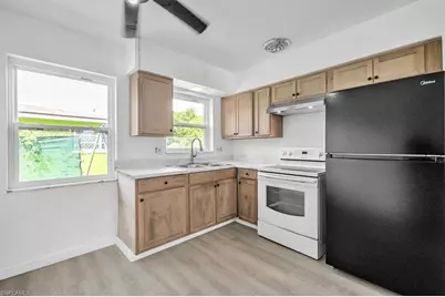 2423 Jeffcott St, Fort Myers, FL 33901 - Photo 11