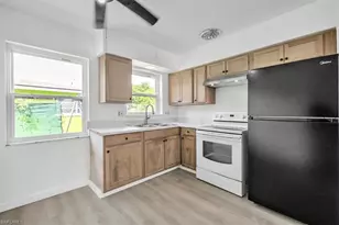 2423 Jeffcott St, Fort Myers, FL 33901 - Photo 11