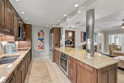 666 3rd St S #202, Naples, FL 34102 - Photo 5