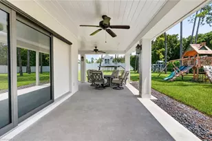 620 Hickory Rd, Naples, FL 34108 - Photo 25