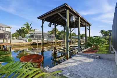 323 Washington Ct, Fort Myers Beach, FL 33931 - Photo 21