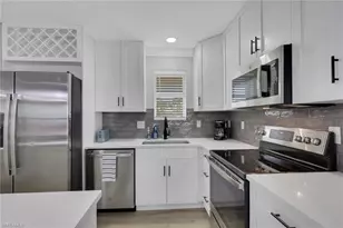 10701 Gulf Shore Dr, Naples, FL 34108 - Photo 5