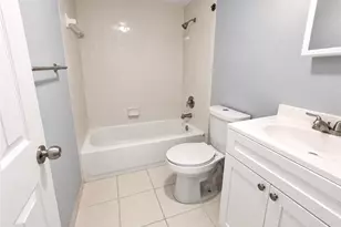 4601 Bayshore Dr, Naples, FL 34112 - Photo 5