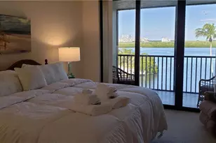 15 Bluebill Ave, Naples, FL 34108 - Photo 9