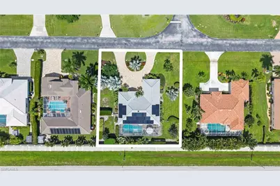 28910 Winthrop Cir, Bonita Springs, FL 34134 - Photo 3