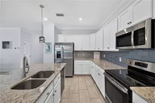 11550 Shady Palm Wy, Fort Myers, FL 33913 - Photo 9