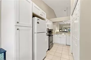 367 Dover Pl, Naples, FL 34104 - Photo 7