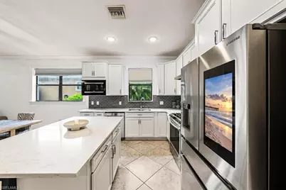 7670 Jacaranda Ln, Naples, FL 34114 - Photo 11
