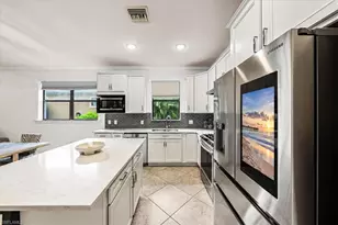 7670 Jacaranda Ln, Naples, FL 34114 - Photo 11