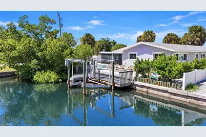 310 Madison Ct, Fort Myers Beach, FL 33931 - Photo 3