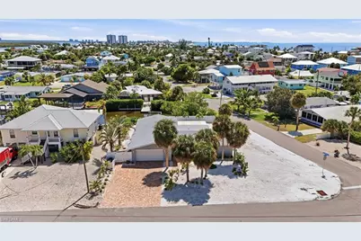 310 Madison Ct, Fort Myers Beach, FL 33931 - Photo 29