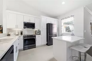 250 Robin Hood Cir, Naples, FL 34104 - Photo 11