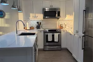 9101 Vanderbilt Dr, Naples, FL 34108 - Photo 9