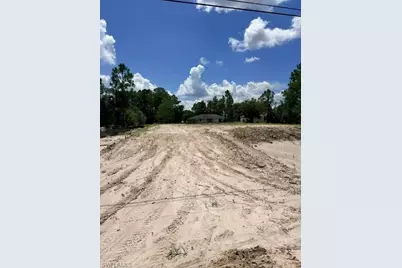 726 Manhattan St E, Lehigh Acres, FL 33974 - Photo 3