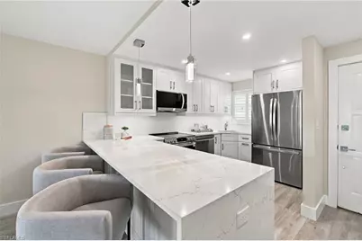 29 High Point Cir E #204, Naples, FL 34103 - Photo 3