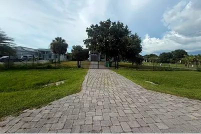 2783 2nd Ave SE, Naples, FL 34117 - Photo 3