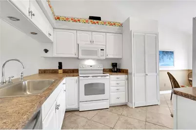 237 Fox Den Cir, Naples, FL 34104 - Photo 9