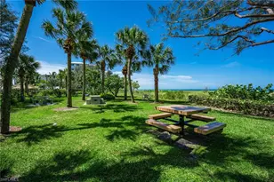 2728 Crayton Rd, Naples, FL 34103 - Photo 35