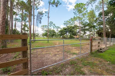 3271 7th Ave NW, Naples, FL 34120 - Photo 27