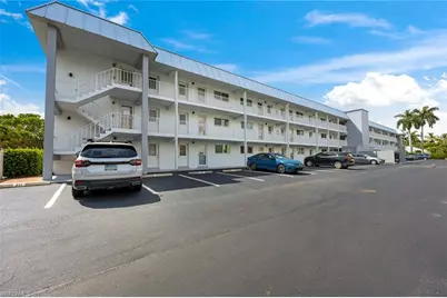 72 7th St S #106, Naples, FL 34102 - Photo 23
