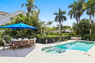 2700 Treasure Ln, Naples, FL 34102 - Photo 3