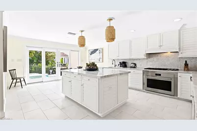 2700 Treasure Ln, Naples, FL 34102 - Photo 7