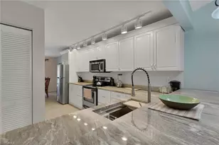 4410 Chantelle Dr, Naples, FL 34112 - Photo 11