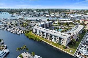 803 River Point Dr, Naples, FL 34102 - Photo 31