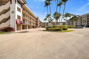 803 River Point Dr, Naples, FL 34102 - Photo 3
