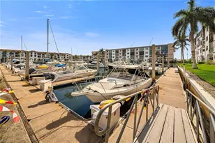 803 River Point Dr, Naples, FL 34102 - Photo 35