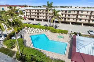803 River Point Dr, Naples, FL 34102 - Photo 23