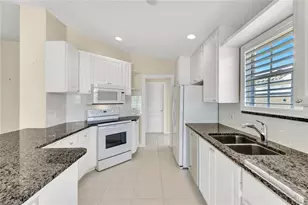 3312 Cayman Ln, Naples, FL 34119 - Photo 11