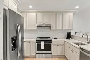 221 9th St S, Naples, FL 34102 - Photo 9