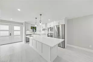 990 8th St S, Naples, FL 34102 - Photo 5