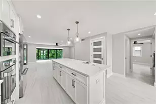 990 8th St S, Naples, FL 34102 - Photo 3