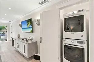 536 2nd St S, Naples, FL 34102 - Photo 11