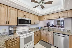 11118 Gulf Shore Dr, Naples, FL 34108 - Photo 9