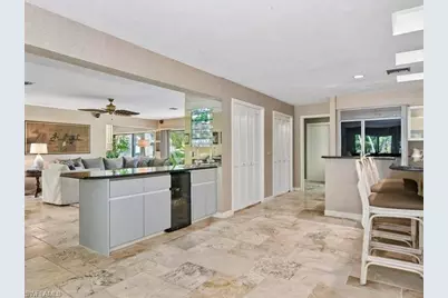 8 Stonehedge Pt, Naples, FL 34105 - Photo 7