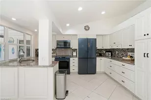 560 Cypress Way E, Naples, FL 34110 - Photo 3