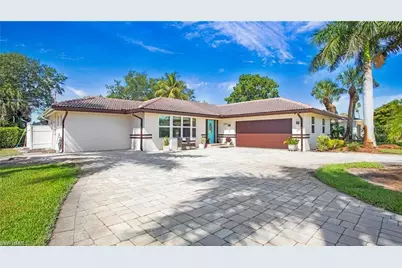 560 Cypress Way E, Naples, FL 34110 - Photo 19