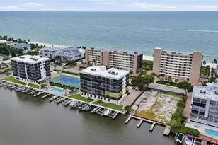 10482 Gulf Shore Dr, Naples, FL 34108 - Photo 35