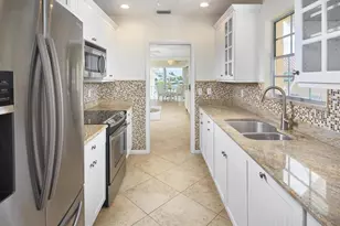3070 Gulf Shore Blvd N, Naples, FL 34103 - Photo 11