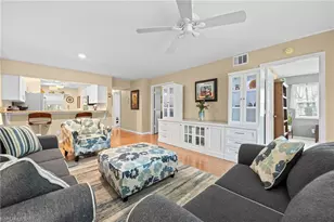 257 Robin Hood Cir, Naples, FL 34104 - Photo 9