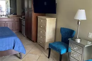 2555 9th St N, Naples, FL 34103 - Photo 3