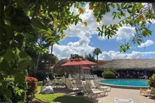 2555 9th St N, Naples, FL 34103 - Photo 9